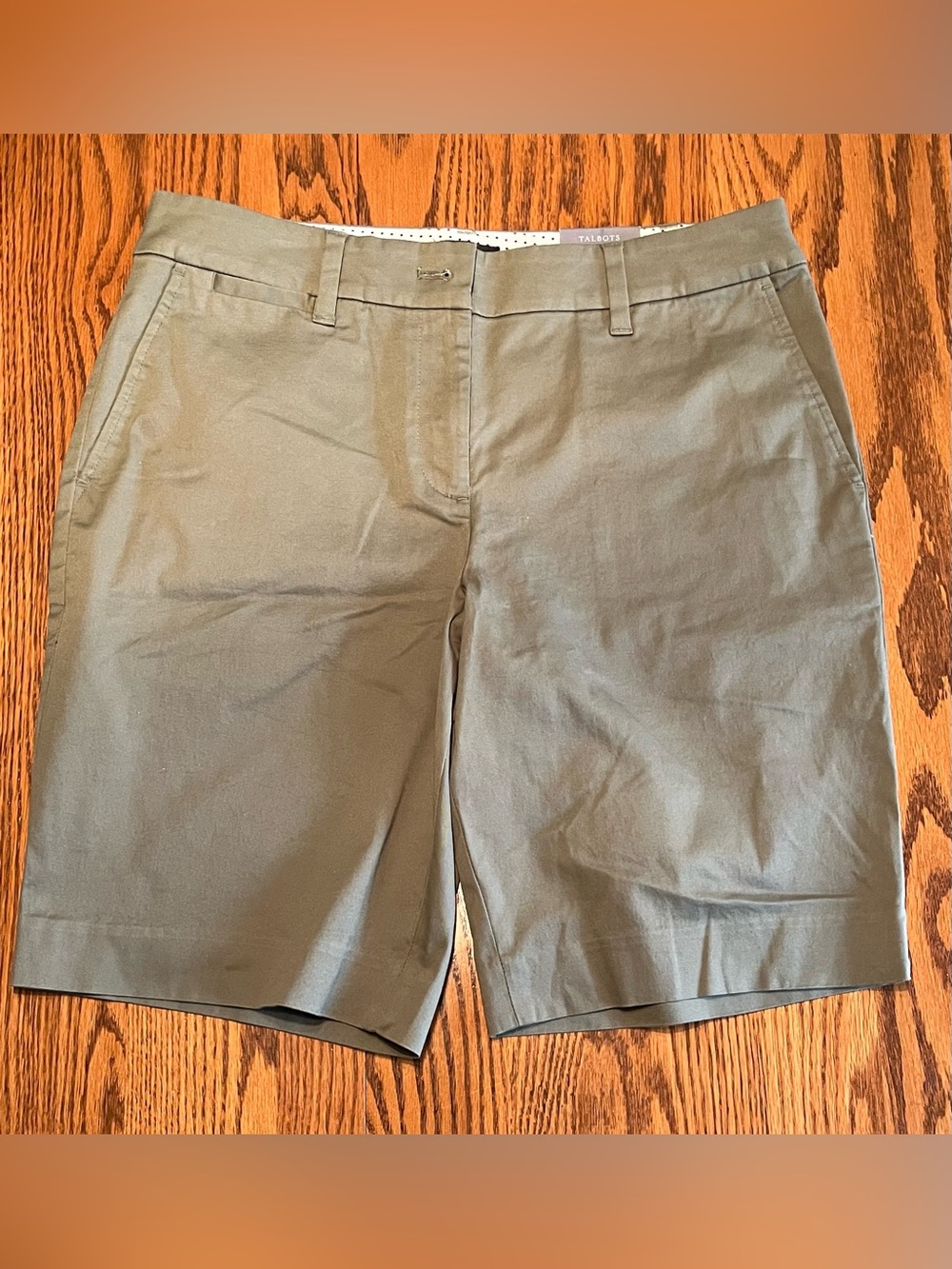 Talbots Perfect Short 9 1/2 inseam - 8P